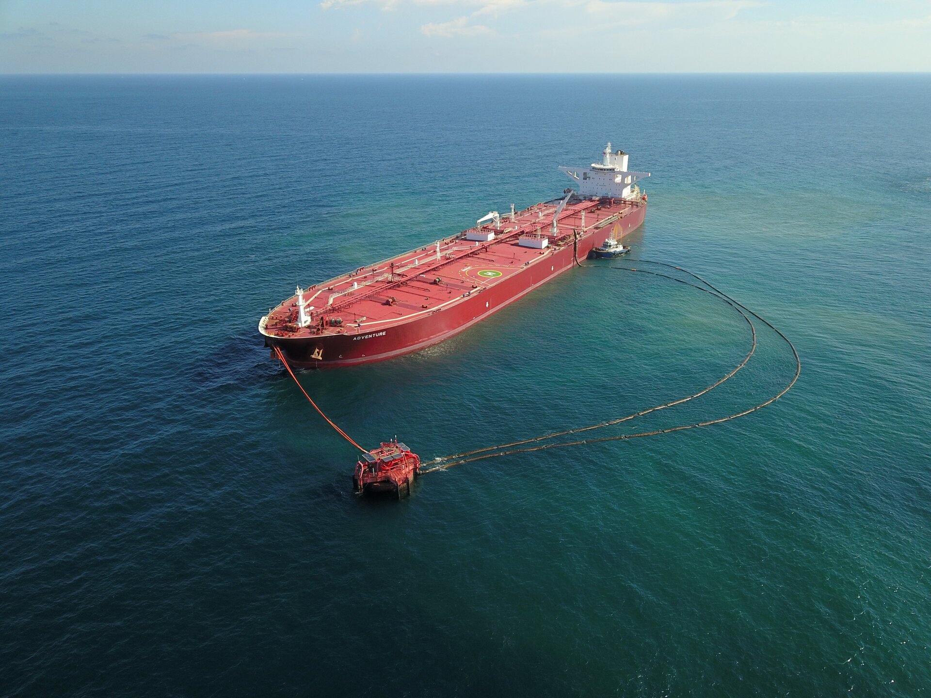 Dấu mốc 100 chuyến tàu VLCC cập phao rót dầu không bến thuộc Nhà máy lọc hóa dầu Nghi Sơn