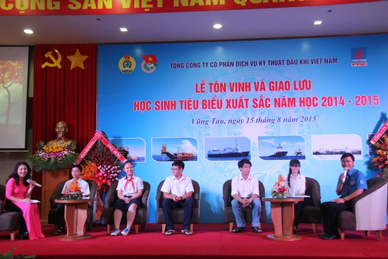 Giao lưu học sinh tiêu biểu, xuất sắc là con người lao động PTSC