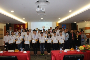 Qũy học bổng thắp sáng niềm tin khu vực phía Nam trao học bổng cho Tân sinh viên năm 2015