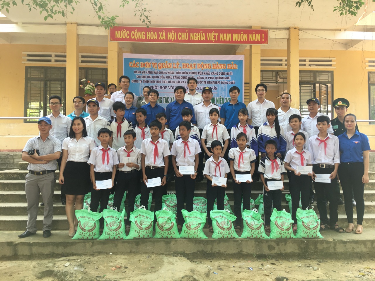 Đoàn Thanh niên PTSC Quảng Ngãi tổ chức chuỗi hoạt động ý nghĩa chào mừng Tháng Thanh niên năm 2018