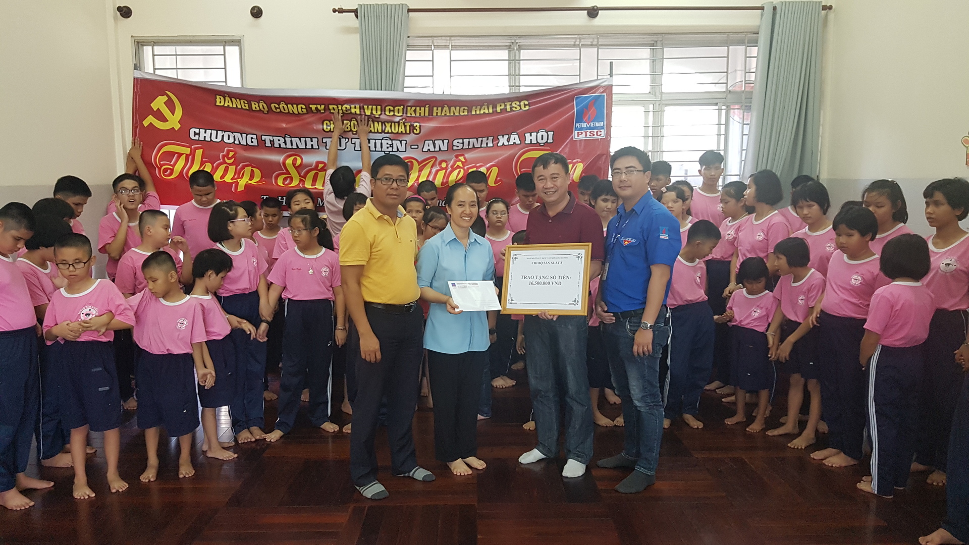 Đoàn Thanh niên công ty Dịch vụ Cơ khí Hàng hải PTSC “Thăm hỏi và tặng quà cho Trung tâm khiếm thị Nhật Hồng”