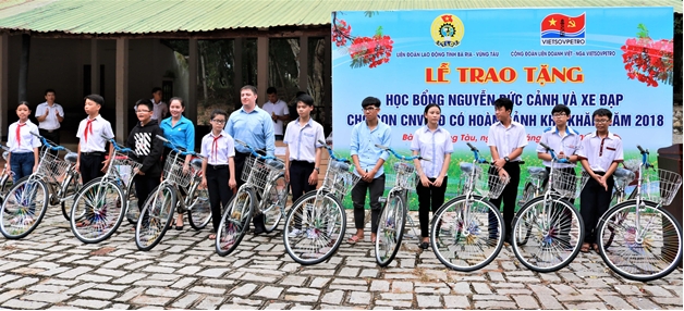 Công đoàn Vietsovpetro tặng 100 xe đạp cho học sinh có hoàn cảnh khó khăn tỉnh Bà Rịa - Vũng Tàu