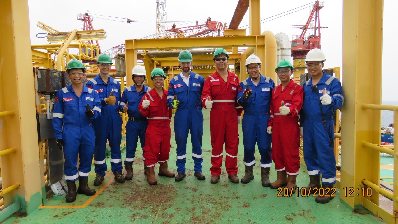 Khách hàng Harbour Energy khen thưởng hoàn thành KPI vận hành bảo dưỡng kho nổi FPSO LEWEK EMAS