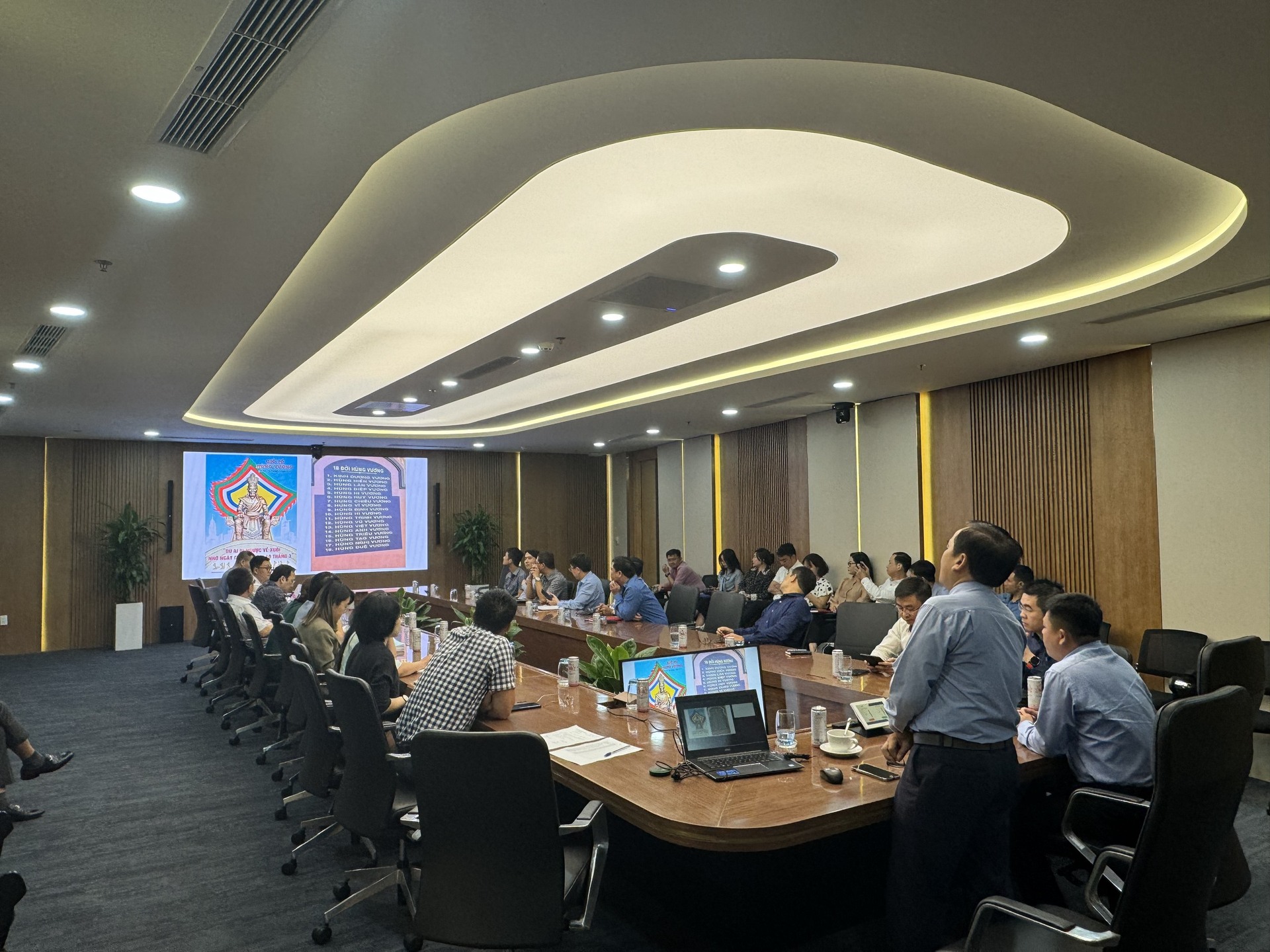 Chi bộ Văn phòng 3 - Đảng bộ Cơ quan Tổng công ty tổ chức sinh hoạt chuyên đề "Thời kỳ Hùng Vương trong Lịch sử Việt Nam"