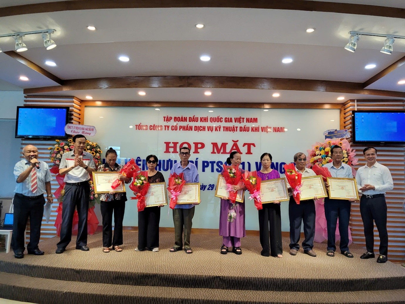 Ban liên lạc hưu trí PTSC thành phố Vũng Tàu tổ chức họp mặt nhân ngày Quốc tế người cao tuổi