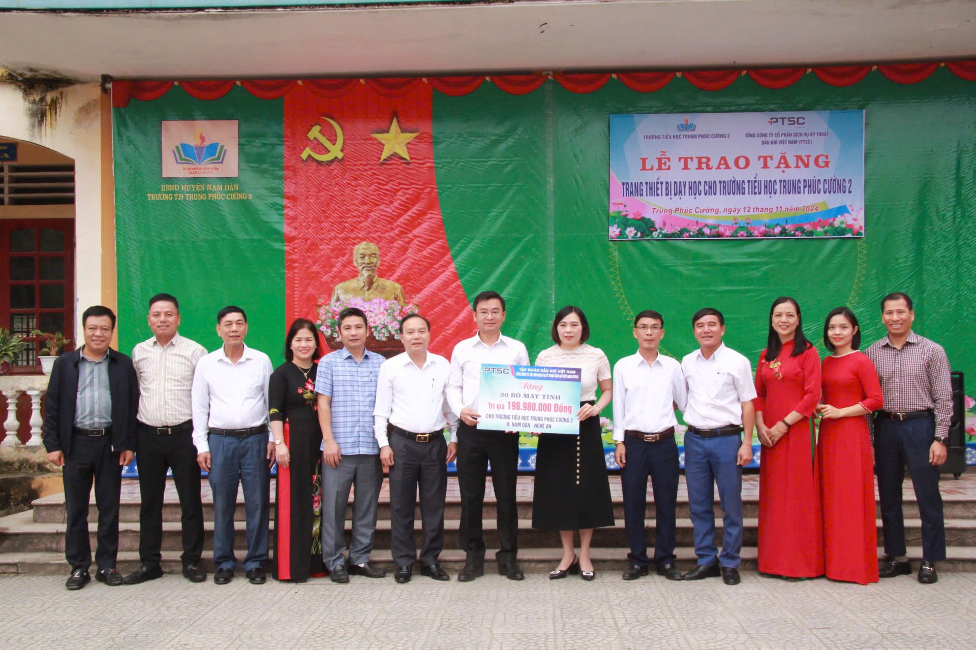 PTSC trao tặng máy tính cho Trường Tiểu học Trung Phúc Cường 2, huyện Nam Đàn, tỉnh Nghệ An