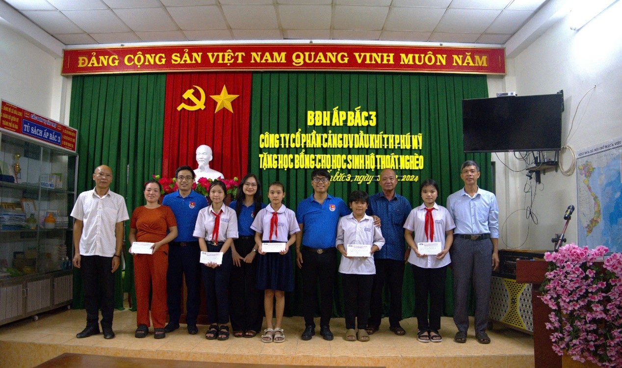 PTSC Phú Mỹ lan tỏa yêu thương với chương trình học bổng dành cho học sinh vượt khó