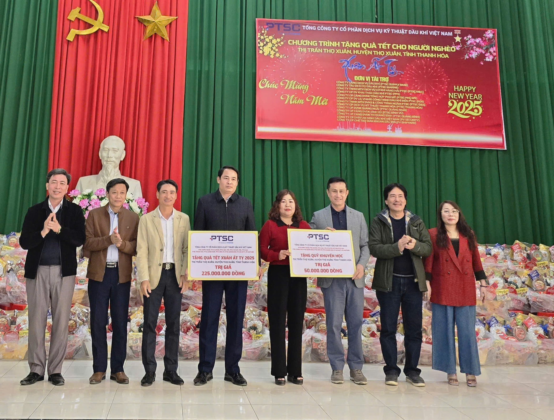 PTSC Quảng Bình tặng quà cho các hộ nghèo nhân dịp tết Nguyên đán 2025