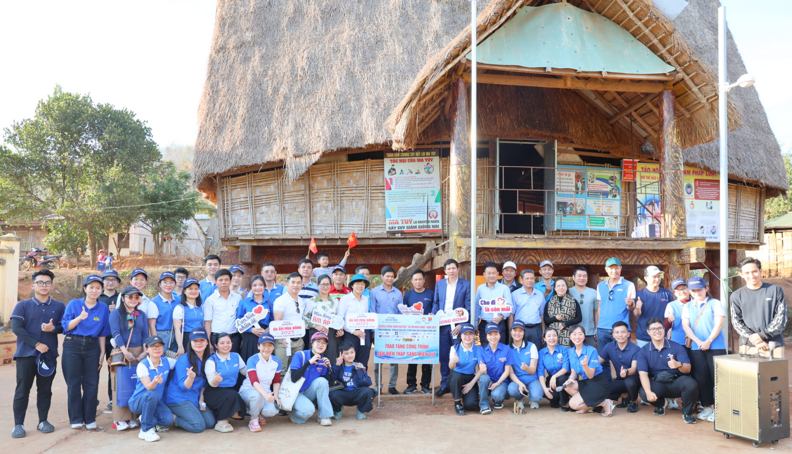 Chương trình “Áo Ấm Mùa Đông” – 10 năm bền bỉ trên hành trình thiện nguyện