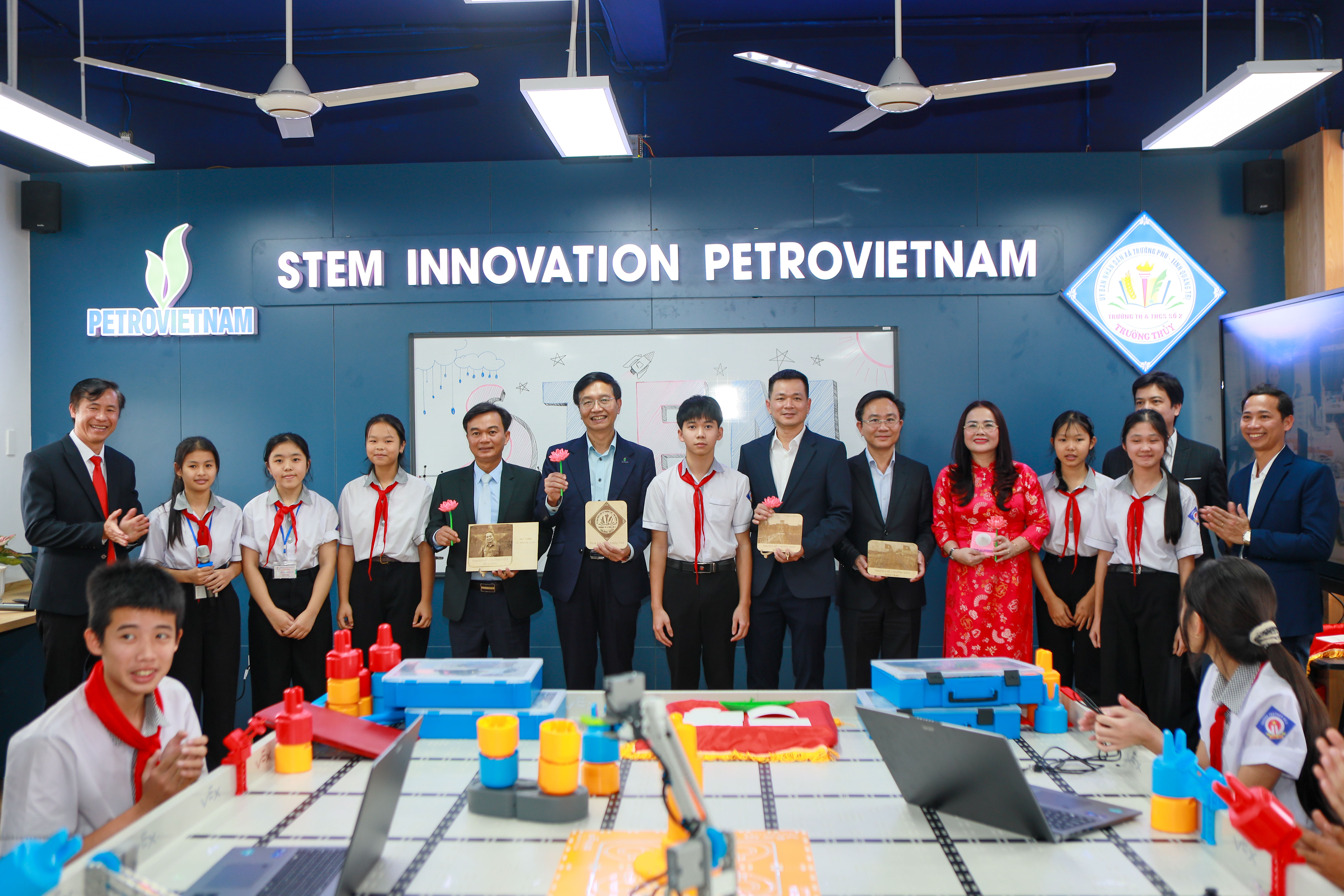 Khánh thành 03 Phòng thực hành STEM tại Quảng Trị - Khơi nguồn sáng tạo, ươm mầm tri thức