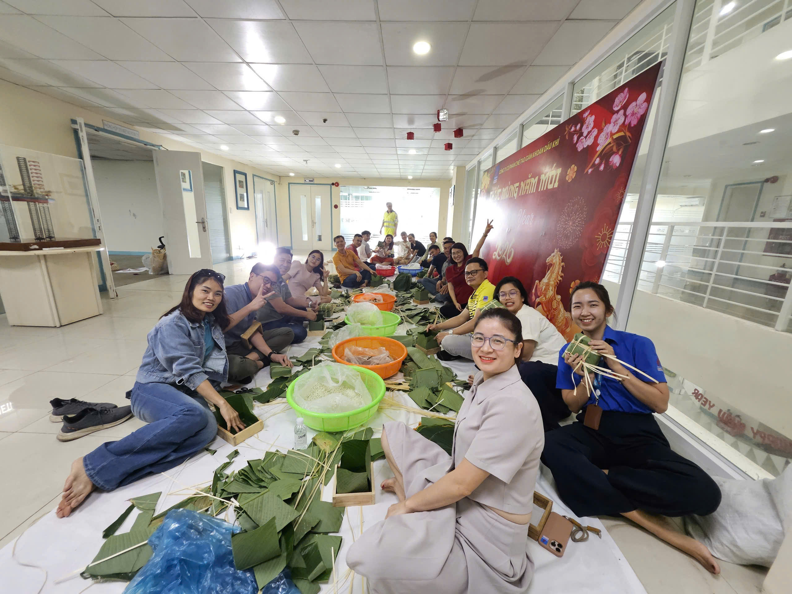 Gói bánh chưng – Giữ nếp nhà, giữ tình Xuân tại PV Shipyard