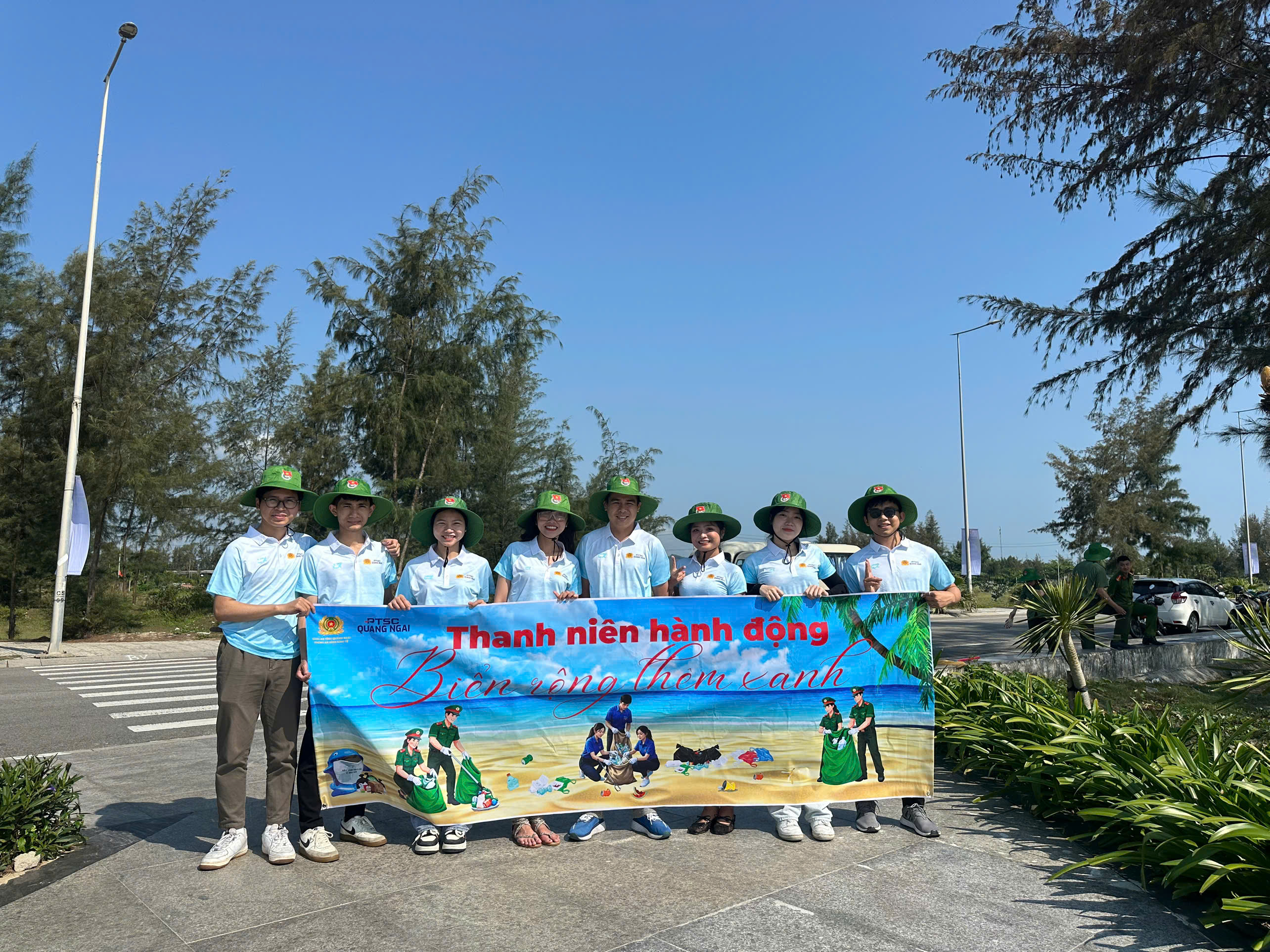 Đoàn Thanh niên PTSC Quảng Ngãi: Thanh niên hành động – Biển rộng thêm xanh