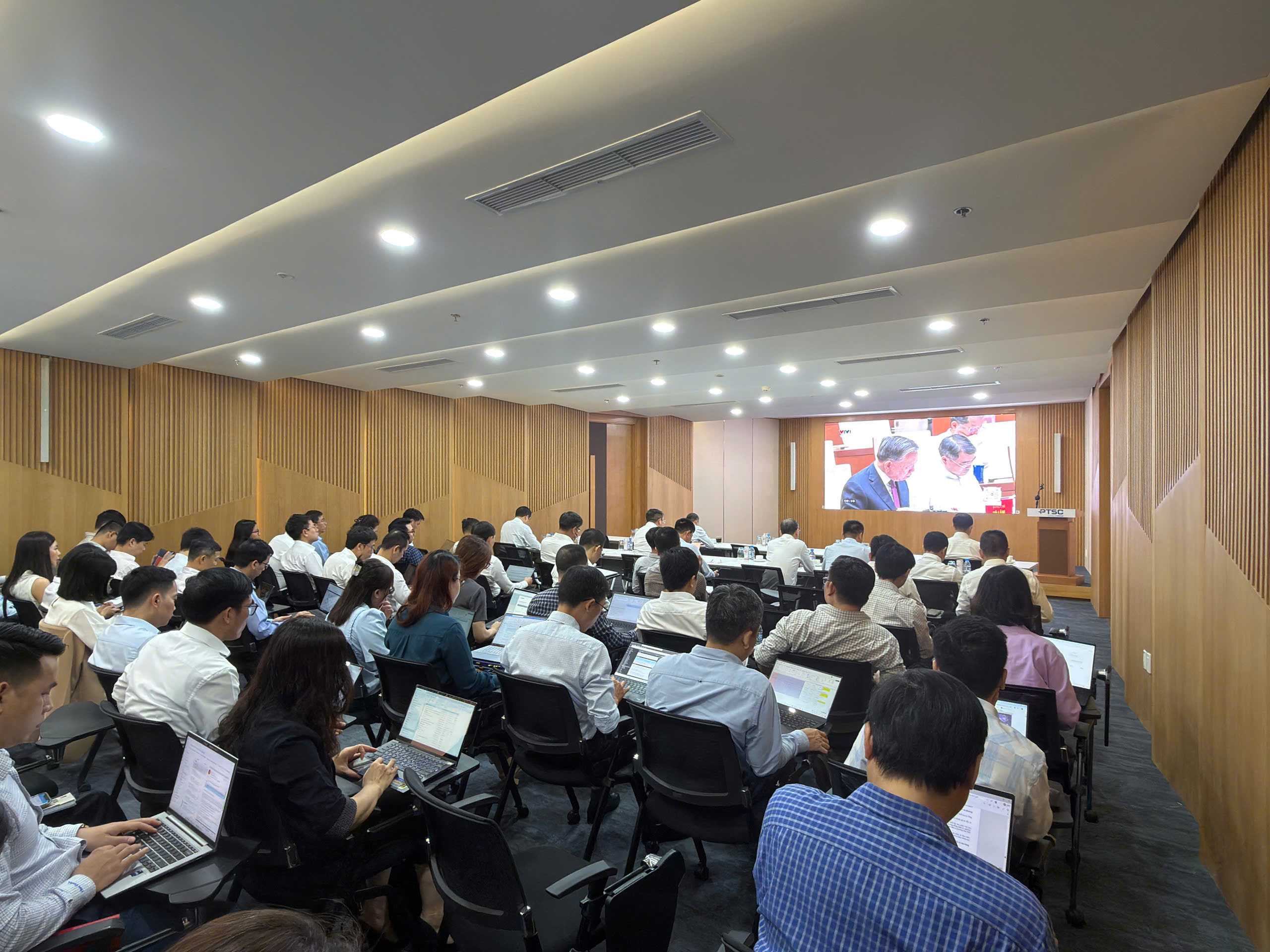 Hội nghị toàn quốc nghiên cứu, học tập, quán triệt và triển khai thực hiện Nghị quyết Hội nghị Trung ương 2