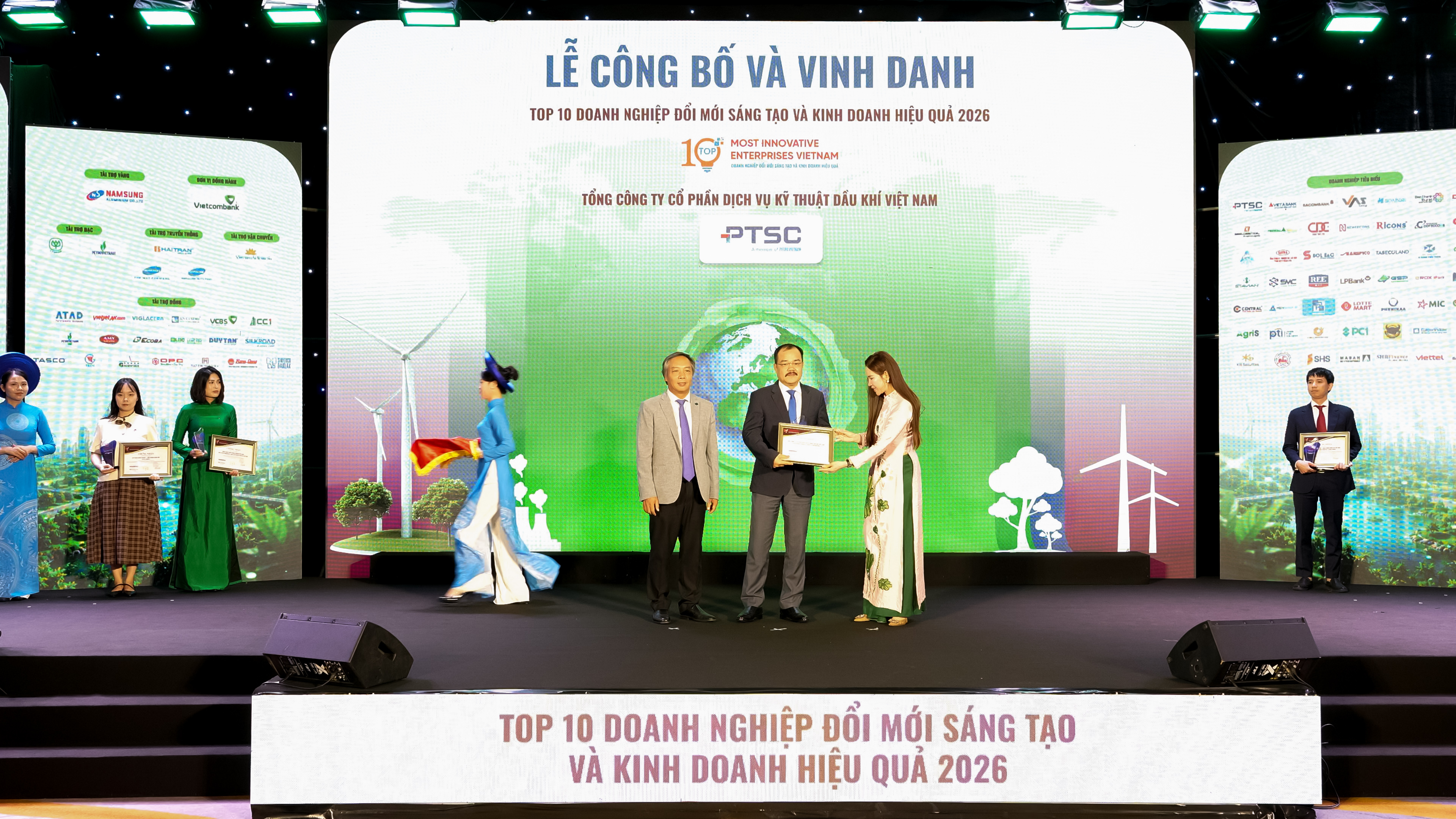 PTSC được vinh danh Top 10 doanh nghiệp đổi mới sáng tạo và kinh doanh hiệu quả Việt Nam 2026 (VIE10) và Top 10 doanh nghiệp ESG Việt Nam xanh 2026 (ESG10)