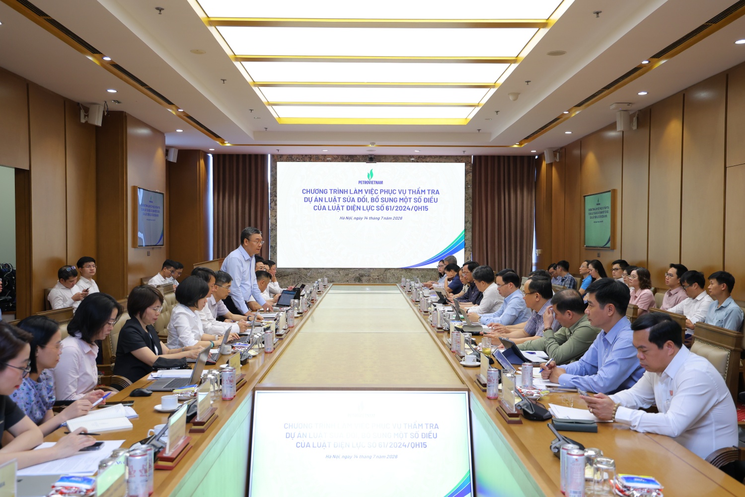 Xây dựng hành lang pháp lý hoàn thiện, khả thi, thúc đẩy ngành năng lượng phát triển bền vững