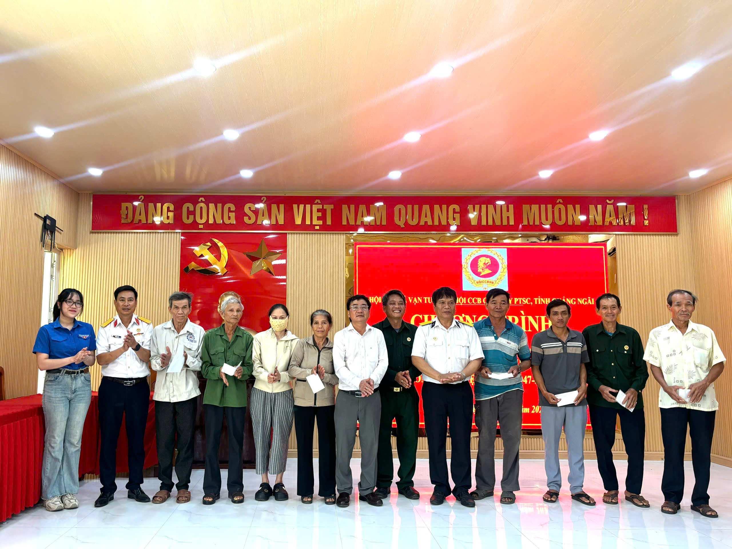 PTSC Quảng Ngãi tri ân người có công với cách mạng tại xã Vạn Tường