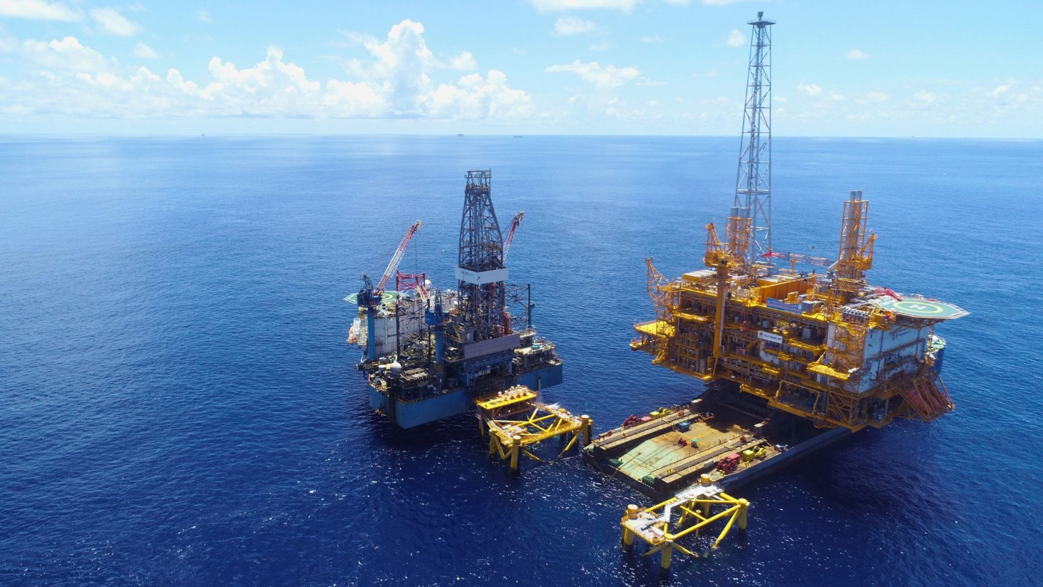 Bản lĩnh Petrovietnam: Tổng thầu vận chuyển, lắp đặt các công trình biển