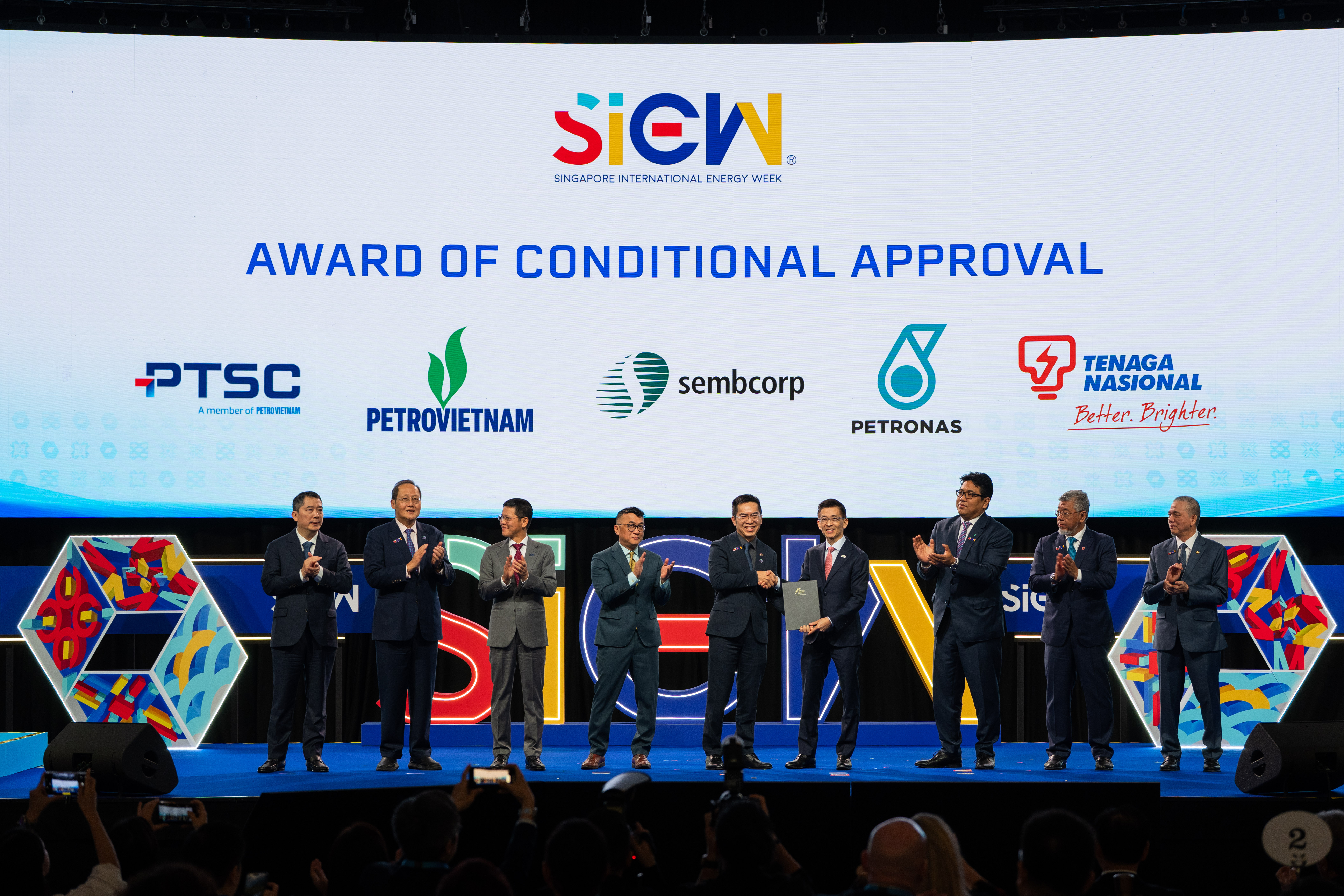 Dự Án Xuất Khẩu Điện Năng Lượng Tái Tạo Từ Việt Nam Sang Malaysia Và Singapore Đạt Cột Mốc Quan Trọng Với Chấp Thuận Có Điều Kiện Từ Cơ Quan Quản Lý Thị Trường Năng Lượng Singapore