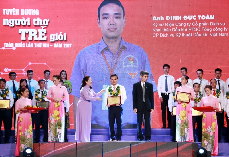 Dong chi Dinh Duc Toan - Doan co so Cong ty KT