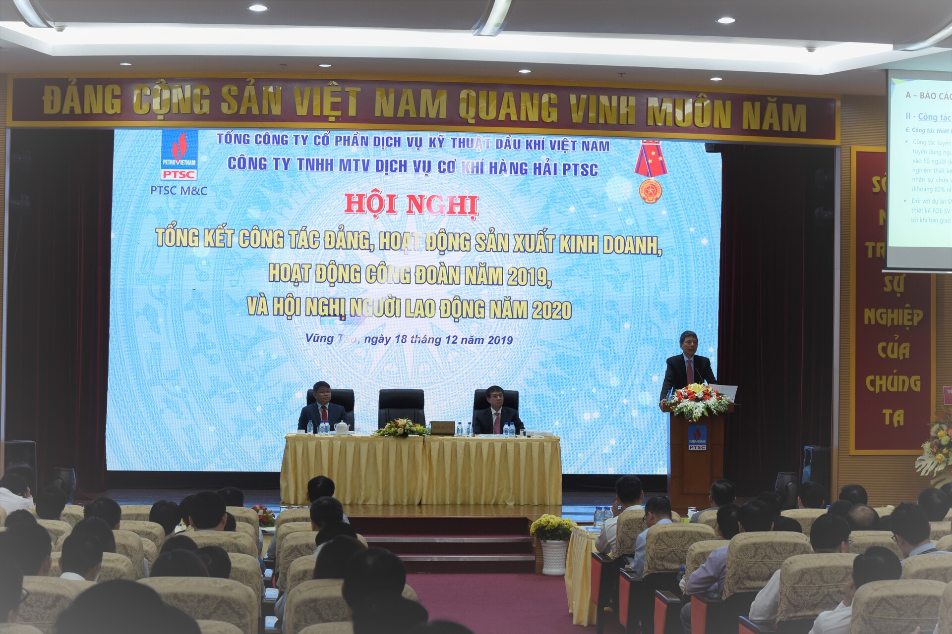 Hình 1 Ông Đồng Xuân Thắng - Bí thư Đảng ủy, Chủ tịch, Giám đốc Công ty phát biểu tại Hội nghị_DSC7364