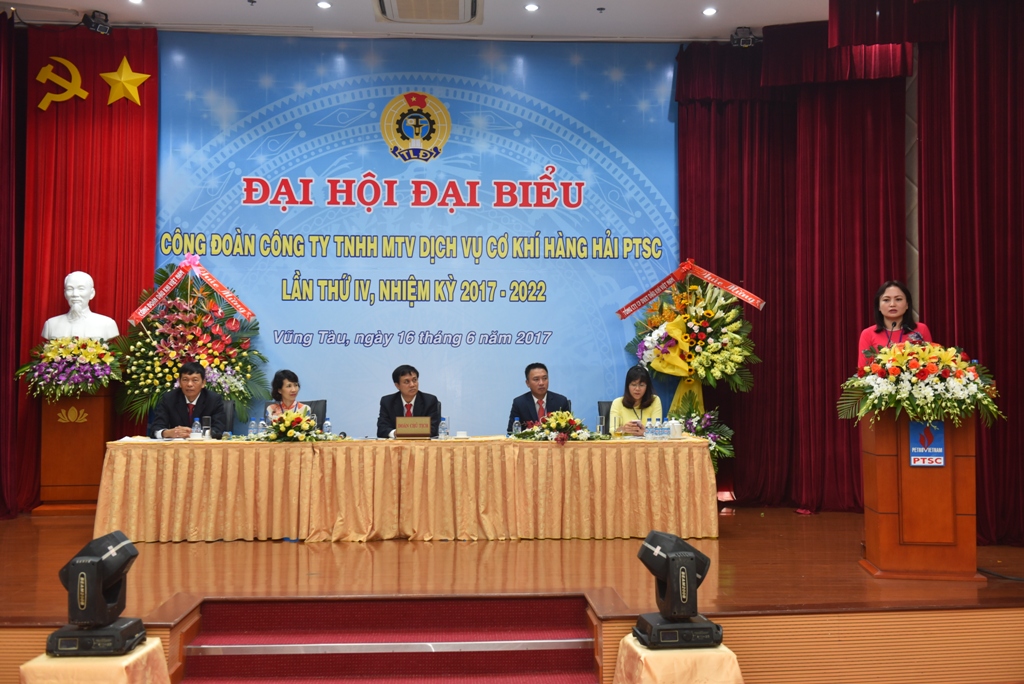 Hình 4 Bà Nghiêm Thùy Lan, Chủ tịch Công đoàn Dầu khí Việt Nam, phát biểu chỉ đạo tại Đại Hội